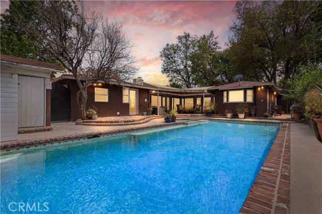 13405 Tiara Street, Valley Glen CA: https://media.crmls.org/medias/e746e7f2-910e-47b7-ac72-ecfa60617652.jpg