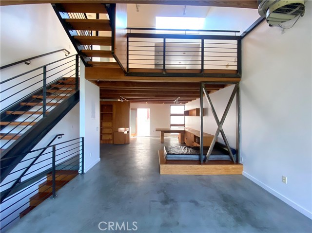 1113 Electric Avenue, Venice CA: https://media.crmls.org/medias/e7474916-1b54-4b1a-ada2-fec12b103424.jpg