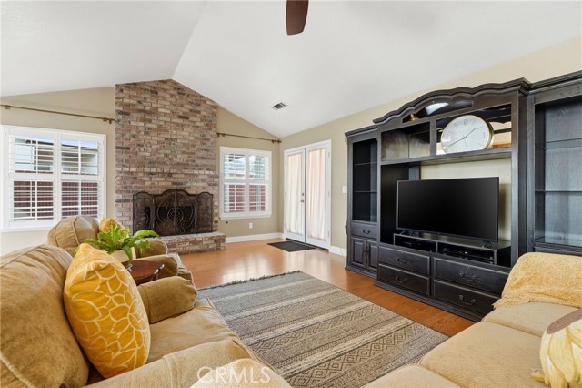 Detail Gallery Image 16 of 49 For 5028 W Hillsdale, Visalia,  CA 93291 - 3 Beds | 1/1 Baths