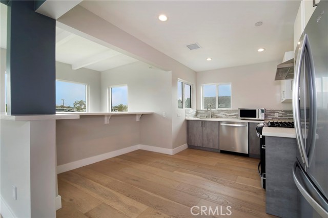 Detail Gallery Image 5 of 16 For 305 La Jolla Dr, Newport Beach,  CA 92663 - 2 Beds | 2/1 Baths