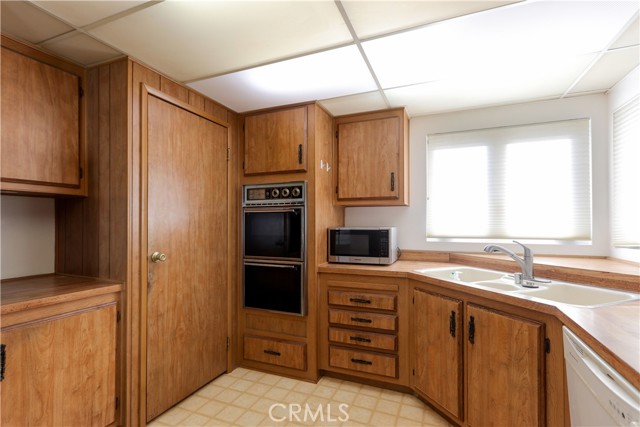 Detail Gallery Image 20 of 25 For 2528 Park Lake #108,  Santa Ana,  CA 92705 - 2 Beds | 2 Baths