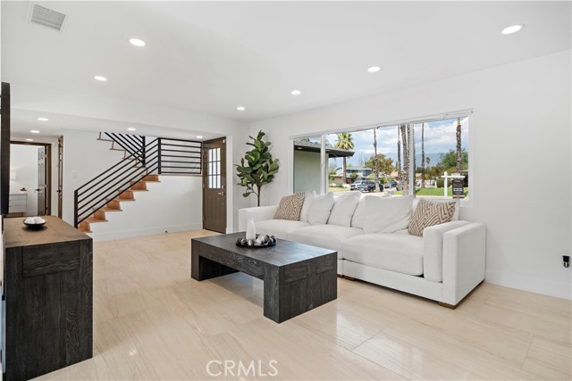 Detail Gallery Image 9 of 65 For 16265 Pine Ave, Fontana,  CA 92335 - 4 Beds | 3 Baths