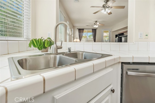 Detail Gallery Image 16 of 44 For 331 Hollyhill Dr, Bakersfield,  CA 93312 - 3 Beds | 2 Baths