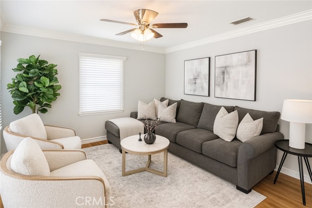 4809 Falcon Avenue, Long Beach CA: https://media.crmls.org/medias/e7497b89-78f4-457e-bb40-5f35551891cc.jpg