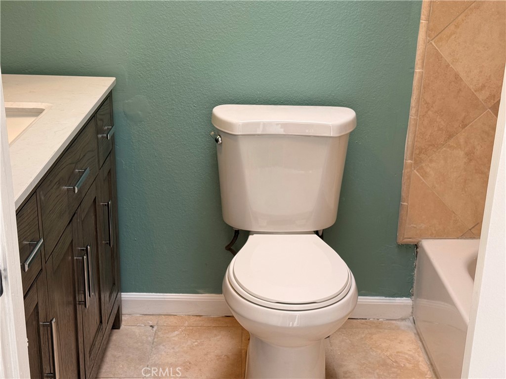 https://media.crmls.org/medias/e749836d-4515-443f-a281-c334561ea3f2.jpg?preset=X-Large