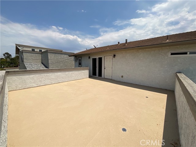 2641 Santa Ana Avenue, Costa Mesa CA: https://media.crmls.org/medias/e749d14c-182e-43fc-9983-424ae5d6b4d8.jpg