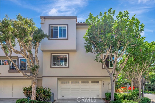 19325 Peachtree Lane, Huntington Beach CA: https://media.crmls.org/medias/e74a3b41-d521-48a7-8b6d-19a28330df10.jpg