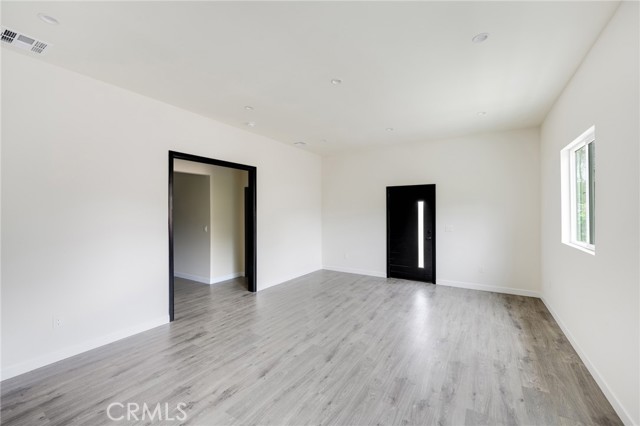 Detail Gallery Image 4 of 18 For 8806 Enfield Ave, Northridge,  CA 91325 - 2 Beds | 2/1 Baths