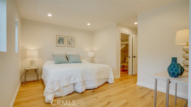 22914 Gershwin Drive, Woodland Hills CA: https://media.crmls.org/medias/e74a765c-c105-4cb1-9abf-75b67335ffc0.jpg