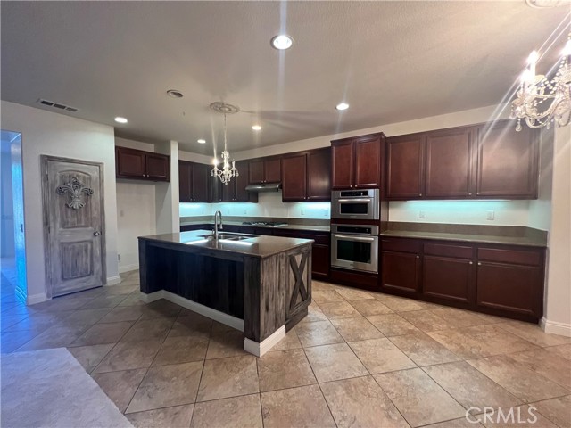 Detail Gallery Image 6 of 34 For 53051 Imperial, Lake Elsinore,  CA 92532 - 4 Beds | 2/1 Baths