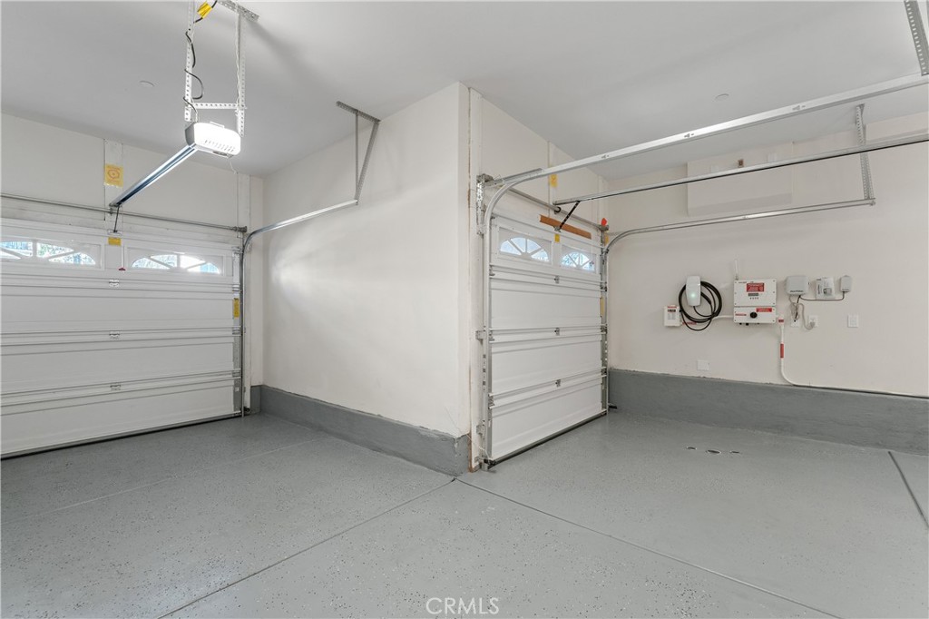 https://media.crmls.org/medias/e74af576-85ee-4981-8f41-6c54ef140597.jpg?preset=X-Large
