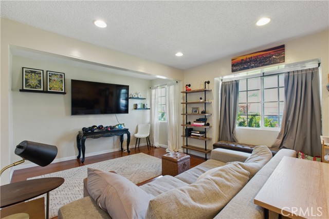 Detail Gallery Image 6 of 21 For 413 Brady Ave, Montebello,  CA 90640 - 2 Beds | 2 Baths