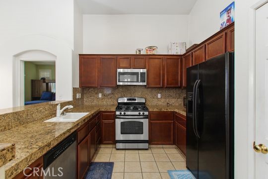 4516 Streamport Drive, Riverside CA: https://media.crmls.org/medias/e74d4eae-2d34-4002-87c5-5702554b8ea5.jpg