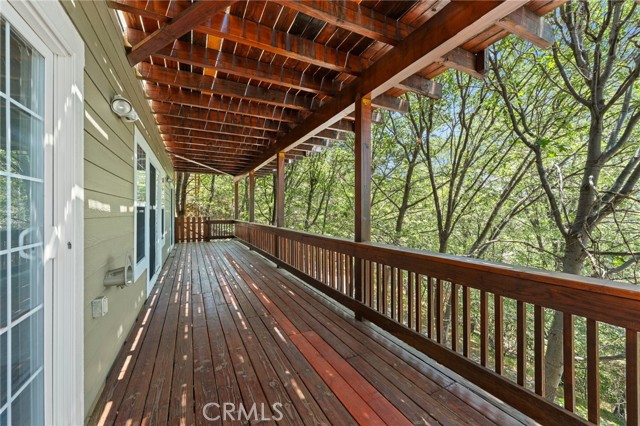 765 Del Norte Lane, Lake Arrowhead CA: https://media.crmls.org/medias/e74d66a9-d1ad-416b-8a7f-02788ffd7ab3.jpg