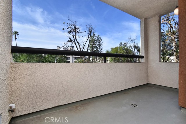 Detail Gallery Image 8 of 29 For 5545 Canoga Ave #105,  Woodland Hills,  CA 91367 - 1 Beds | 1 Baths