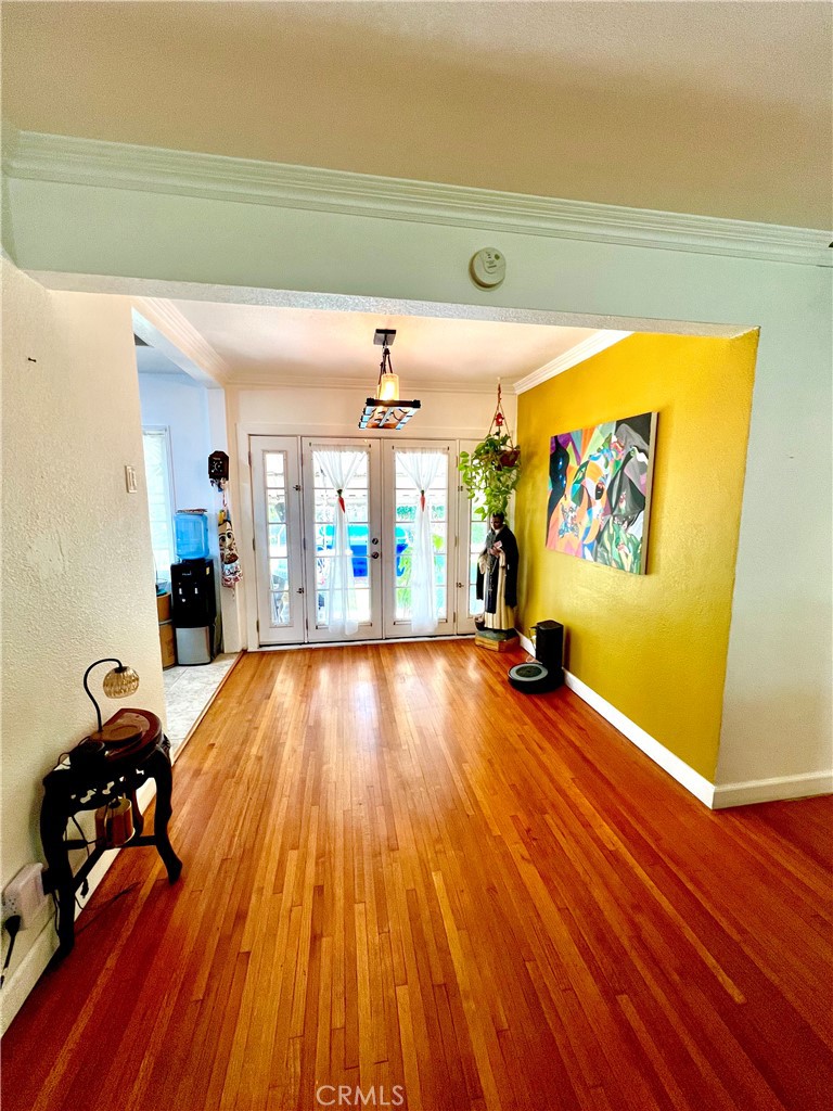 https://media.crmls.org/medias/e74dcc22-17c0-442f-8dcc-16a79c49fdf9.jpg?preset=X-Large