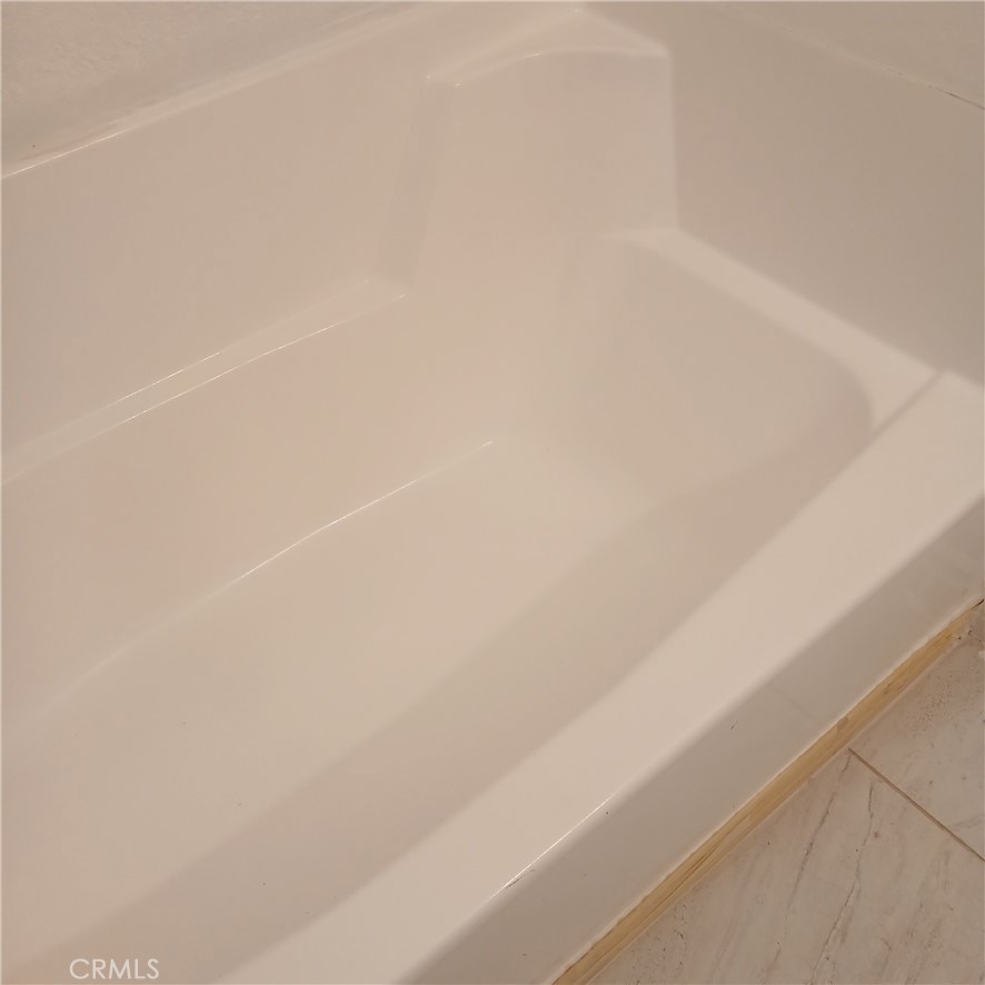 https://media.crmls.org/medias/e74df3b7-657f-4c6e-b9e6-9d18358a2310.jpg?preset=X-Large