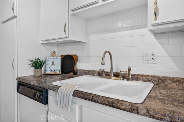 1061 Park Avenue, 306 photo 8