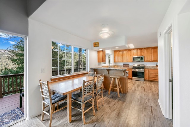 Detail Gallery Image 4 of 42 For 24622 Bernard, Crestline,  CA 92325 - 4 Beds | 3/1 Baths