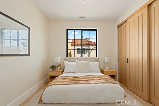 506 12th, Huntington Beach CA: https://media.crmls.org/medias/e74f396f-98e0-4576-bbad-86e2c011df8b.jpg