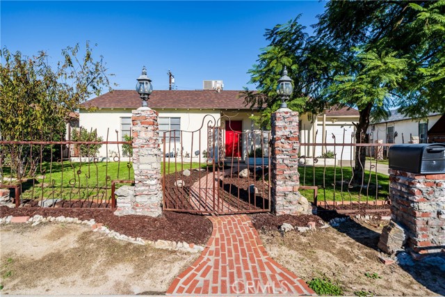 Detail Gallery Image 3 of 29 For 1180 E 34th, San Bernardino,  CA 92404 - 3 Beds | 2 Baths