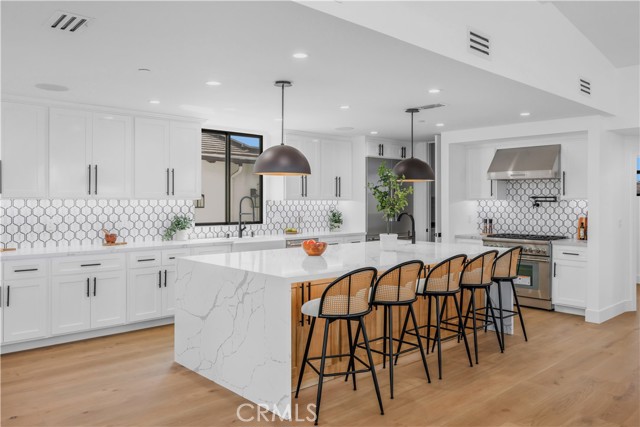 924 17th St, Hermosa Beach CA: https://media.crmls.org/medias/e7501807-3774-4ae8-a6c2-e1e0e9b5f47c.jpg