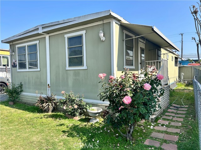 Detail Gallery Image 7 of 10 For 1401 W 9th St #27,  Pomona,  CA 91766 - 3 Beds | 1/1 Baths
