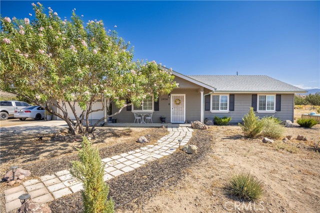 Detail Gallery Image 1 of 27 For 24136 Quail Estates Ln, Tehachapi,  CA 93561 - 3 Beds | 2 Baths