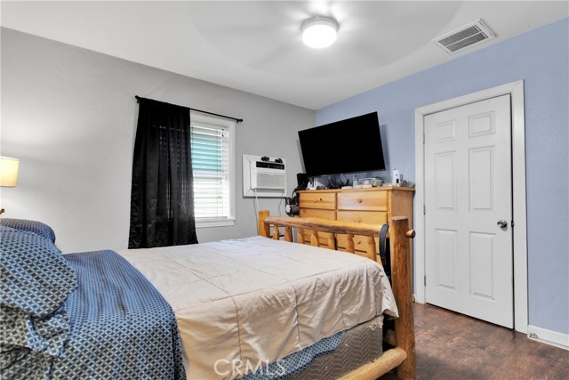 1554 N Sierra Way, San Bernardino CA: https://media.crmls.org/medias/e7507e0f-bced-46c2-bc5f-d895b48f2c78.jpg