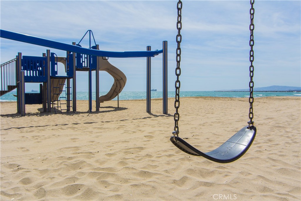 https://media.crmls.org/medias/e7517c22-19d8-4d83-b987-2ca63ce23cbc.jpg?preset=X-Large