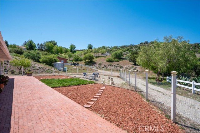 13700 Summit Knoll Road, Agua Dulce CA: https://media.crmls.org/medias/e751cfba-88e6-486c-929c-b83829932947.jpg