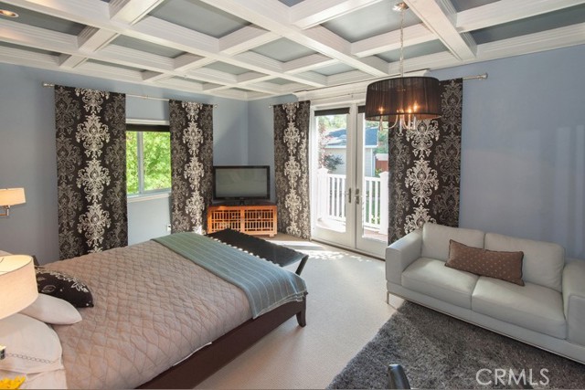 Detail Gallery Image 14 of 27 For 7120 Pacific View Dr, Los Angeles,  CA 90068 - 5 Beds | 4 Baths