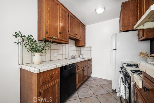 Detail Gallery Image 9 of 26 For 69 Glendora, Long Beach,  CA 90803 - – Beds | – Baths