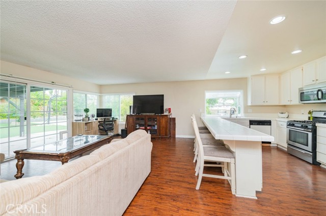Detail Gallery Image 18 of 28 For 1424 Norfolk St, Corona,  CA 92878 - 4 Beds | 2 Baths