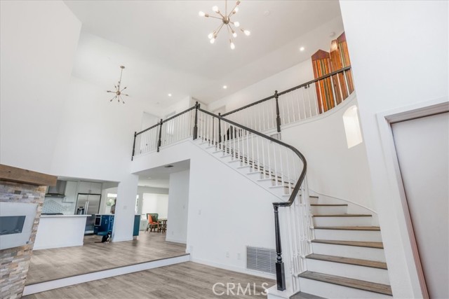 2481 S Bundy Drive, Los Angeles CA: https://media.crmls.org/medias/e753addc-b17b-4cf6-a5f7-4e67644eb947.jpg