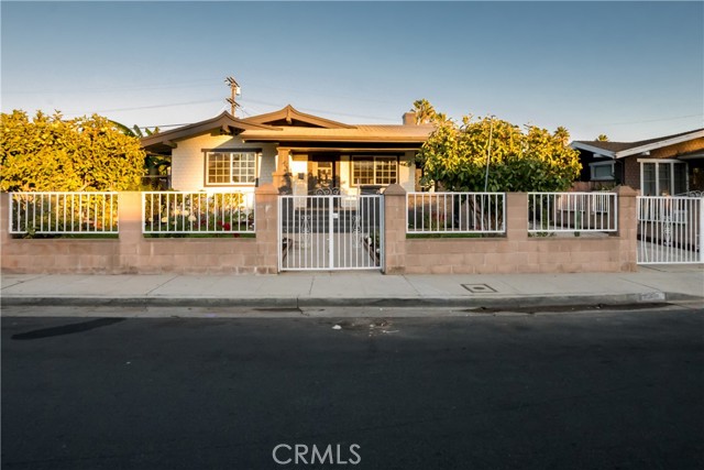 748 N Kenmore, Los Angeles CA: https://media.crmls.org/medias/e753b7b9-f192-45da-9c55-074c1edc1c26.jpg
