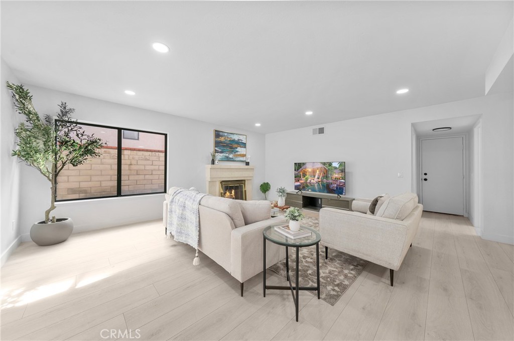 890 San Nicholas Drive