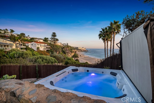 10 Camel Point, Laguna Beach CA: https://media.crmls.org/medias/e755bc12-f302-458e-b022-7084c493a4e1.jpg