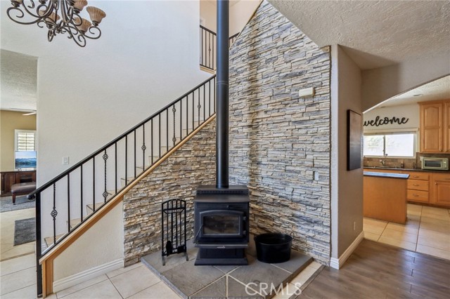 8294 Aster Road, Oak Hills CA: https://media.crmls.org/medias/e755c7bf-4884-4dd1-aebd-48aec5ca6d0c.jpg