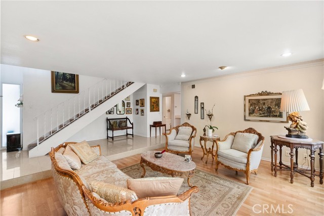 Detail Gallery Image 11 of 37 For 9412 Hingham, Huntington Beach,  CA 92646 - 5 Beds | 3 Baths