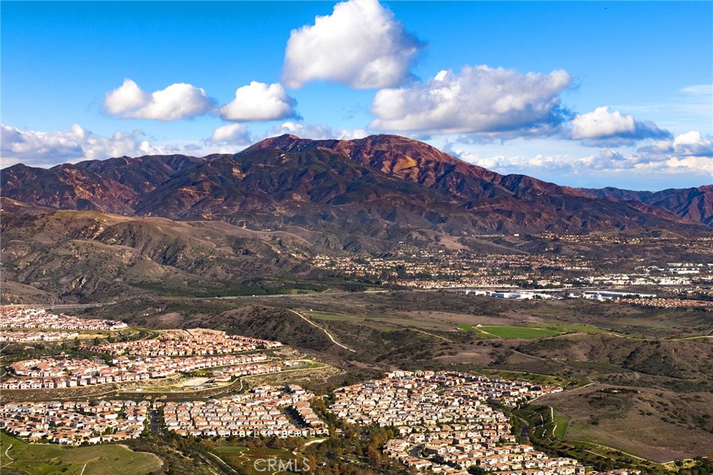 https://media.crmls.org/medias/e757d35c-2176-4eca-9305-b05af53ead26.jpg?preset=X-Large