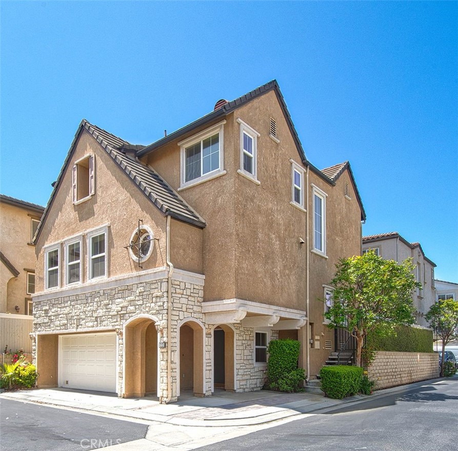2889 Plaza Del Amo