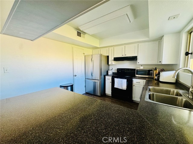 Detail Gallery Image 11 of 28 For 5308 Eastridge Ct, Bakersfield,  CA 93306 - 3 Beds | 2/1 Baths