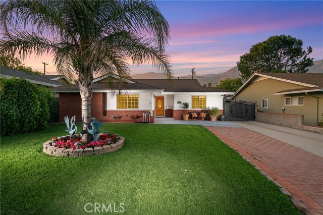 2415 Casa Grande Street, Pasadena CA: https://media.crmls.org/medias/e759615d-2563-4b54-9d04-4921267944aa.jpg