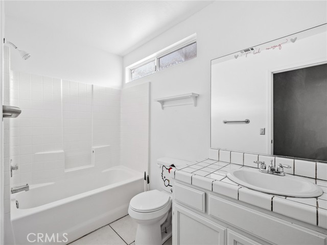 16409 Pauhaska Court, Apple Valley CA: https://media.crmls.org/medias/e759ec2d-701e-4803-bd43-8a82da7282bf.jpg