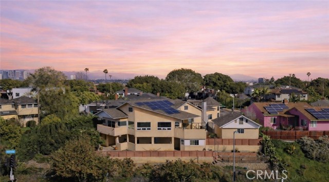 Detail Gallery Image 2 of 40 For 12317 Navy Street, Los Angeles,  CA 90066 - 3 Beds | 3 Baths