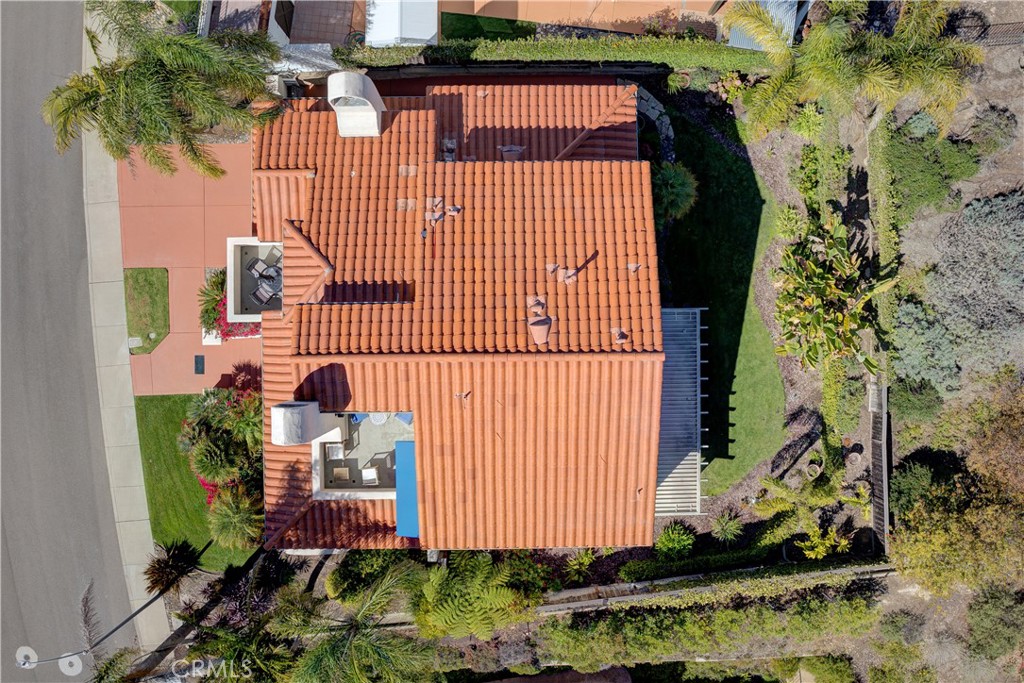 https://media.crmls.org/medias/e759f8fc-f6f7-40f7-9180-97930948b1a8.jpg?preset=X-Large