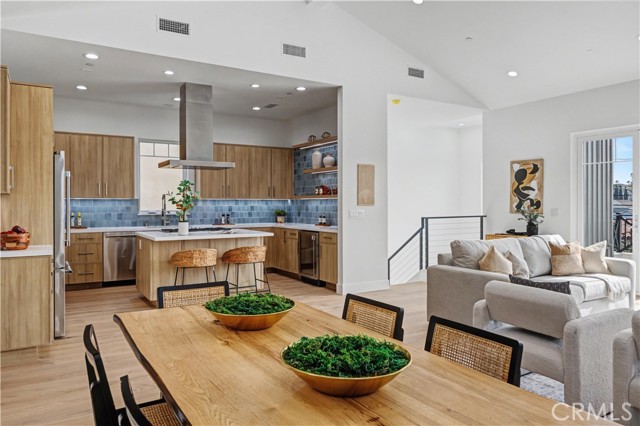 Detail Gallery Image 10 of 33 For 2205 Marshalfield a,  Redondo Beach,  CA 90278 - 4 Beds | 3/1 Baths