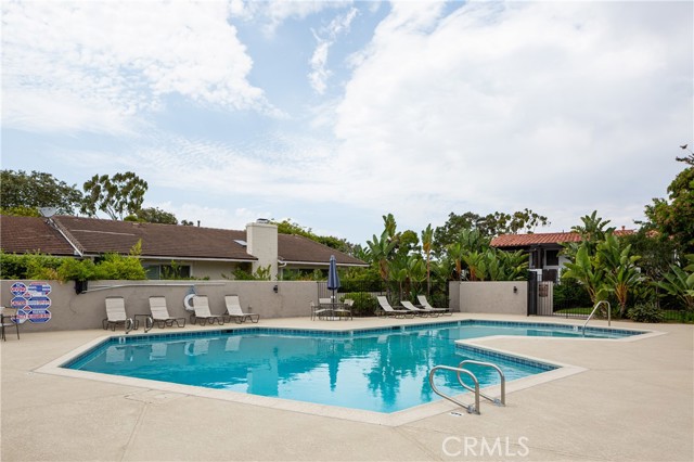520 Laver Way, Newport Beach CA: https://media.crmls.org/medias/e75a3084-359f-46f9-a901-97687873fdca.jpg