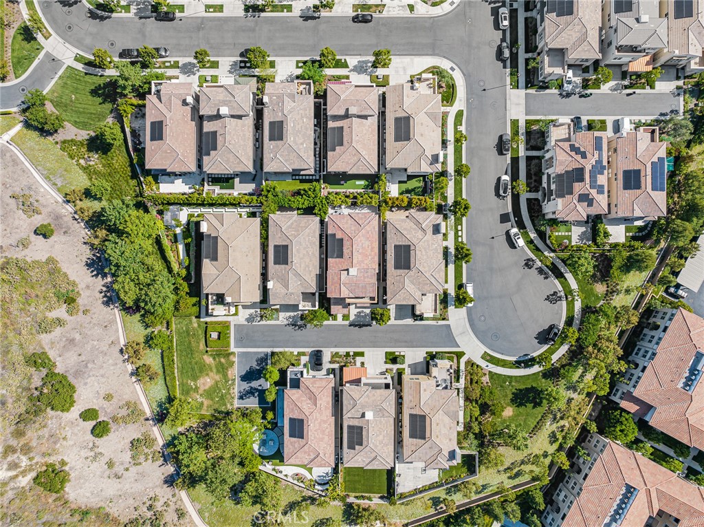 https://media.crmls.org/medias/e75a9900-7e90-446d-bc35-32d8008816e9.jpg?preset=X-Large